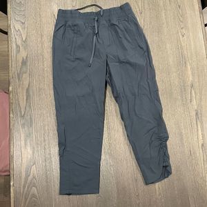 NWOT Eddie Bauer Womens Capri Hiking Outdoor Pants Gray Size 6